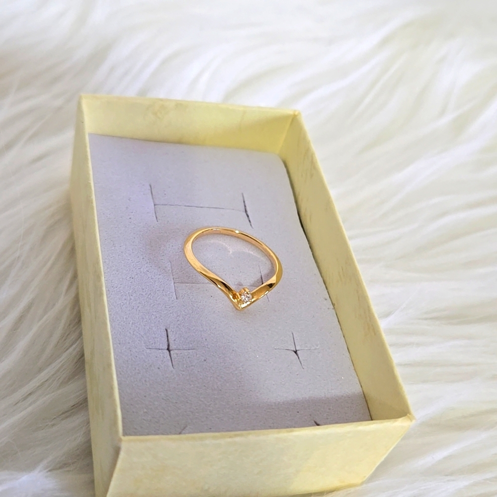 Elegant Yellow Gold Plated 925 Siver Ring with a Crystal Accent